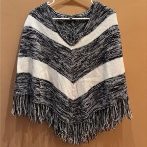 Takara black and white marled knit Fringed Sweater Poncho Shawl Size Large